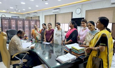 भवन निर्माण हेतु शासकीय भूमि आवंटित करने इनरव्हील क्लब ऑफ़ जगदलपुर ने बस्तर कलेक्टर विजय दयाराम के. को दिया ज्ञापन...