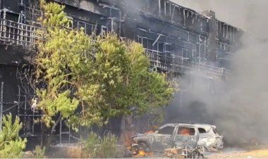 CG BIG  ब्रेकिंग : छत्तीसगढ़ में भड़का यें मामला,कलेक्टर और एसपी दफ्तर में लगाई आग,कई वाहन फूकें,देखिए विडियो….