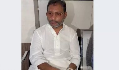 CG ब्रेकिंग : पूर्व मंत्री गुरु रुद्र कुमार गिरफ्तारी देने पहुंचे SSP कार्यालय, बोले अंदर करों वरना..... बीजेपी मंत्रियों ने प्रेस कांफ्रेंस कर लगाया था ये आरोप.....