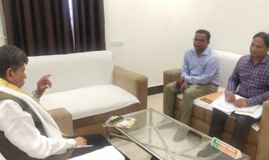 CG - बिजली संबंधी विषयों  को लेकर भाजपा प्रदेश अध्यक्ष व विधायक किरण देव ने CSPDCL के अधिकारियों की ली आवश्यक बैठक...