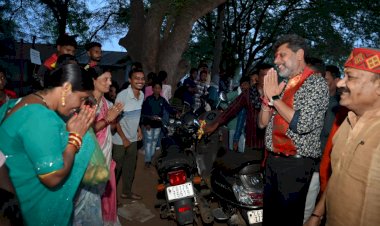 ग्रामीणों के बीच पहुंचे भाजपा प्रदेश अध्यक्ष व विधायक किरण देव ,सीधे संवाद कर जानी समस्यायें, मेला मंडई में हुये शामिल ,ग्राम देवी देवताओं की पूजा अर्चना कर क्षेत्र की समृद्धि की कामना की...