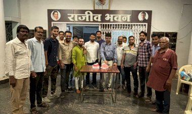 जिलाध्यक्ष सुशील मौर्य सहित कॉंग्रेस पदाधिकारीयों ने वरिष्ठ कॉंग्रेसी सत्तार अली व युवा नेता असीम सुता का मुंह मीठा कर दी जन्मदिन की बधाई व शुभकामनाएं...