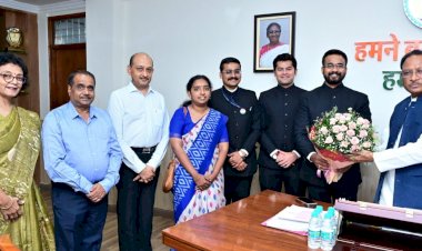 CG - नए IAS अफसरों ने की मुख्यमंत्री विष्णुदेव साय से मुलाकात, छत्तीसगढ़ को 2023 बैच से मिले इतने IAS.....