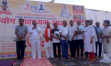 तनाव मुक्त रहने कर्मचारियों ने किया योग : छत्तीसगढ़ कर्मचारी अधिकारी फेडरेशन