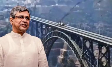 भारत ने रचा इतिहास जम्मू-कश्मीर में बना दुनिया का सबसे ऊंचा चिनाब रेल ब्रिज ट्रायल रन में दौड़ी ट्रेन पढ़े पूरी ख़बर