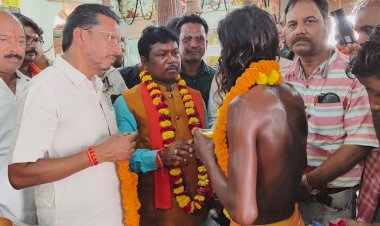 CG - बस्तर से दंडवत ,जगदलपुर दंतेश्वरी मंदिर पहुंचा, हेमंत नेताम,बस्तर सांसद सहित भाजपा सदस्यों ने किया स्वागत...