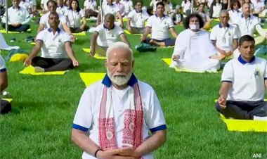 आज मनाया जा रहा 10 वां अंतर्राष्ट्रीय योग दिवस पीएम मोदी श्रीनगर से कर रहें नेतृत्व क्या हैं इस बार इसका थीम और क्या बोले प्रधान सेवक देश के अपनी संबोधन में जानें पढ़े पूरी ख़बर