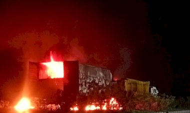 CG- जिंदा जलकर 2 की मौत : दिल दहला देने वाली घटना, नेशनल हाईवे पर खड़े ट्रक से टकराई कंटेनर, टक्कर से हुआ जोरदार धमाका, जिंदा जलकर 2 लोगों की हुई मौत.....