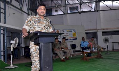 CG - शासकीय इंजीनियरिंग कॉलेज एवं छत्तीसगढ़ गर्ल्स बटालियन एनसीसी में एनसीसी कैडेट्स धरमपुरा में कॉलेज के अध्यापक और  विद्यार्थी वर्ग को नवीन विधि के बारें में बस्तर पुलिस ने दी जानकारी...