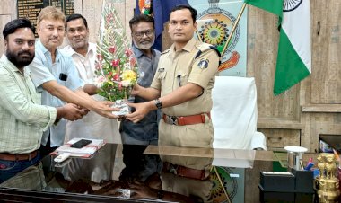 अंजुमन कमेटी के पदाधिकारियों ने की सरगुजा पुलिस 
अधीक्षक से मुलाकात, विभिन्न मुद्दों पर हुई चर्चा