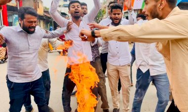 CG - बस्तर जिला एनएसयूआई शहर/ग्रामीण ने रायपुर में हुए लोहंडीगुड़ा छात्र की हत्या के विरोध में किया मुख्यमंत्री व गृहमंत्री का पुतला दहन...