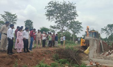 CG - संवेदनशील CM की सख्त कार्रवाई : सरकारी जमीन से हटाया गया बेजा कब्जा, ग्रामीणों ने की थी शिकायत, अब किसानों को खेतों तक जाने में होगी आसानी, लड़ाई-झगड़े से भी मिलेगा छुटकारा.....