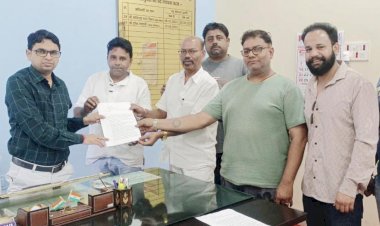 CG - सुभाष वार्ड के वार्ड वासियों ने सौंपा निगम आयुक्त को ज्ञापन कहा पार्षद निष्क्रिय आयुक्त लें वार्ड को गोद : जावेद खान