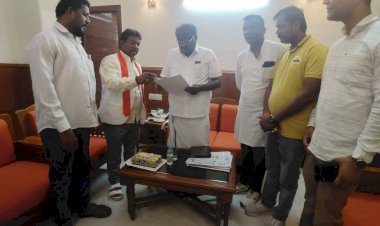 CG - बस्तर सांसद  महेश कश्यप के नेतृत्व में जय झाड़ेस्वर समिति का प्रतिनिधि मंडल मिला केन्द्रीय इस्पात एवं उद्योग मंत्री एच डी कुमार स्वामी से...