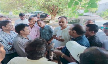 CG - राजस्व कार्यालय बना जंग का मैदान : नायब तहसीलदार का कॉलर पकड़कर की गाली-गलौच, इस बात को लेकर हुआ विवाद, मामला दर्ज.....