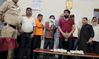 CG-12 गिरफ्तार: धड्डले से 52 परियों से इश्क लड़ा रहे थे दीवाने,लॉज में सजी थी महफिल,व्यापारी खेल रहे थे जुआ,पुलिस का छापा...लाखों रुपये के साथ पकड़े गये 12 जुआरी..