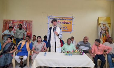 CG - विजय वार्ड में लगी महापौर चौपाल, भाजपा प्रदेश अध्यक्ष किरण देव शामिल हुए...