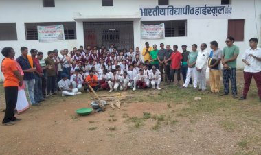 गुरु पूर्णिमा में कार्यो को समर्पित कर महामाया सेवा समिति ने चलाया 112 वा स्वच्छता अभियान।