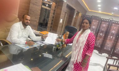 Jagdalpur News : महापौर सफीरा साहू के खिलाफ पार्षद ललित राव ने खोला मोर्चा, आहत होकर कलेक्टर को सौंपा ज्ञापन...