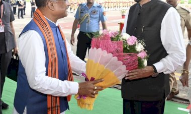 CG - राजधानी पहुंचे छत्तीसगढ़ के नवनियुक्त राज्यपाल रमेन डेका, एयरपोर्ट पर सीएम विष्णुदेव साय और उनके कैबिनेट ने किया स्वागत, देखिए तस्वीरें.....