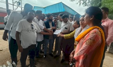 शहर जिला कॉंग्रेस कमेटी ने छत्तीसगढ़ से गुजरने वाली 72 ट्रेनों के परिचालन रद्द करने को लेकर ज्ञापन सौंपा...