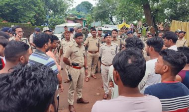 CG - तड़के 4 बजे SP ने की बड़ी रेड कार्रवाई: 125 पुलिसकर्मियों के साथ कुख्यात गांव में बोला धावा, 10 तस्कर गिरफ्तार, ऑपरेशन शंखनाद से तस्करों में मचा हड़कंप....