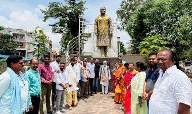 बस्तर जिला कॉंग्रेस कमेटी ने सादगीपूर्ण मनाई बस्तर टाइगर शहीद महेंद्र कर्मा जी की जयंती...