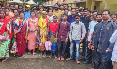 जनता की हालत देखकर  नवनीत ने कहा - जब तक बेहतर जीवन के लिए आदिवासी दूसरे का मुंह ताकते रहेंगे तब तक विकास नहीं हो सकता...