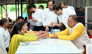 ...जब CM साय ने कहा- रक्षाबंधन का देंगे उपहार, जन दर्शन में मुख्यमंत्री को बहनों ने बांधी राखी, अधिकारियों को दिए ये निर्देश....