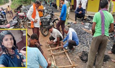 CG - मां-बेटी की मौत : रात में सोते समय घर में घुसा जहरीला सांप, चारपाई पर सो रहीं मां-बेटी की सांप के डसने से हुई मौत, एक साथ दो अर्थी उठने से पूरे गांव में पसरा मातम.....