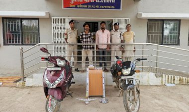 थाना सहसपुर लोहारा पुलिस की कार्यवाही हत्या के दो आरोपी गिरफ्तार।
महिला को अपने रास्ते से हटाने आशिक और पुर्व पति ने साथ मिलकर दिया घटना को अंजाम।
महिला की घानीखुटा घाट जंगल में गला दबाकर हत्या कर आशिक और पुर्व पति ने दफनाया शव।