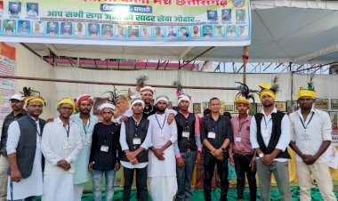 धमतरी में विश्व आदिवासी दिवस और छ.ग.जोहार आदिवासी कला मंच के शिल्पकारों ने जिला स्तरीय प्रर्दशनी लगाए...जिलाध्यक्ष जीवराखन लाल मराई ने कहा आदिवासी समाज में कला और कलाकार की कमी नही... कमी है तो अवसर की...