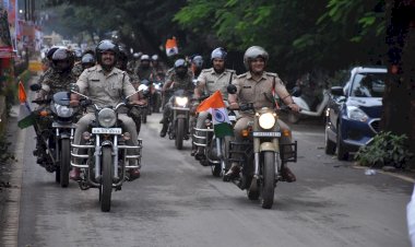 CG - पुलिस विभाग ने जगदलपुर शहर में निकाला तिरंगा यात्रा, ज़िले के कप्तान शलभ सिंह ने तिरंगा यात्रा का नेतृत्व किया...