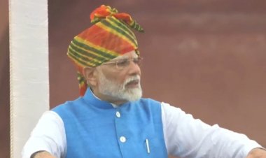 PM मोदी ने लाल किले से किया बड़ा ऐलान: स्‍टूडेंटस के लिए खुशखबरी, मेडिकल कॉलेज में बढ़ेंगी 75 हजार सीटें, जिनके परिवार का कोई राजनीति में नहीं, ऐसे 1 लाख नौजवानों को… पढ़िए संबोधन की बड़ी बातें....