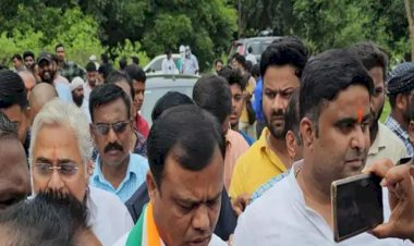 बलौदाबाजार हिंसा को लेकर विधायक देवेन्द्र यादव के घर पहुंची पुलिस काँग्रेस प्रदेश अध्यक्ष दीपक बैज के साथ सैकड़ों समर्थक मौजूद पढ़े पूरी ख़बर