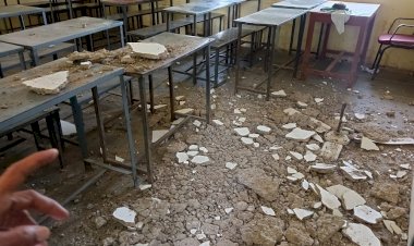 CG- स्कूल में बड़ा हादसा : क्लास में पढ़ रहे थे छात्र, तभी भरभराकर गिरा छत का प्लास्टर,  5 बच्चे घायल, दो की हालत गंभीर....