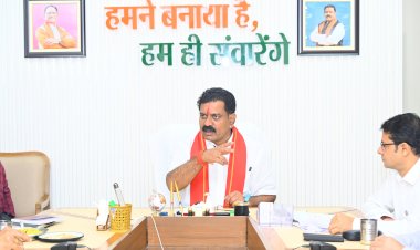 उपमुख्यमंत्री विजय शर्मा ने भोरमदेव मंदिर रख-रखाव  के संबंध में पुरातत्व विभाग के अधिकारियों के साथ की बैठक।

भोरमदेव महोत्सव से पहले वर्तमान में चल रहे निर्माण कार्य पूर्ण कराये-उपमुख्यमंत्री विजय शर्मा।

श्रद्धालुओं के लिए सुविधाओं को बढ़ाने और मंदिर परिसर के विकास के विभिन्न प्रस्तावों पर की गई चर्चा।