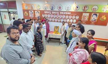 CG - पीसीसी चीफ दीपक बैज ने स्व. राजीव गांधी की जयंती पर किया माल्यार्पण...