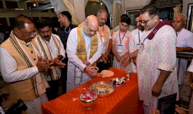 Amit Shah Visit CG : चम्पारण पहुंचे केंद्रीय गृह मंत्री शाह, पत्नी सोनल के साथ किए महाप्रभु वल्लभाचार्य के दर्शन.....