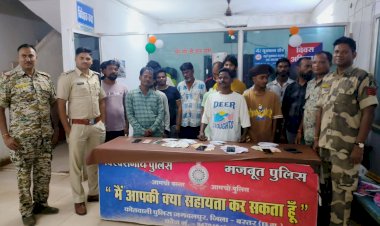 CG - जुआ खेल रहे जुआड़ियों का पर्दाफाश : शहर के तीन अलग अलग जगहो से 16 जुआड़ी जुआ खेलते रंगे हाथ पकड़े गये, आरोपियों के पास एवं फण्ड से नगदी 12500 रुपए बरामद...