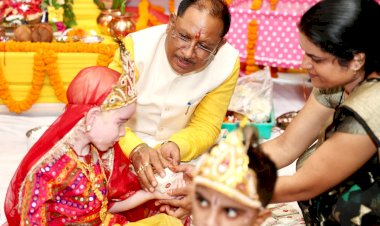‘विष्णु’ के घर कृष्ण जन्माष्टमी की धूम PHOTOS: CM साय ने दिव्यांग बच्चों संग मनाया त्यौहार, नन्हें राधा-कृष्णों की अठखेलियों से गुलजार हुआ मुख्यमंत्री निवास, देखें तस्वीरें....