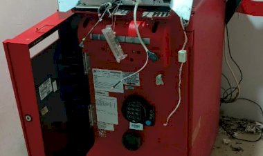 CG - रात 3 बजे ATM में घुसा युवक: हथौड़ा मारकर कर दिया तहस-नहस, फिर जो हुआ....