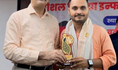 युवा लेखक प्रियेश सिंह को आईपीएस विकास वैभव ने 'बेस्ट इन्फ्लुएंसर अवार्ड 2024' से किया सम्मानित...