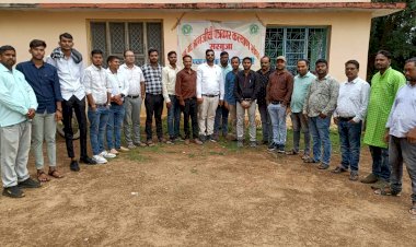 छ.ग. श्रमजीवी पत्रकार कल्याण संघ का जिला स्तरीय बैठक कुंवर पुर रेस्ट हाऊस में हुआ संपन्न, पत्रकार हित में हुई विशेष चर्चा, लखनपुर बीईओ के खिलाफ निंदा प्रस्ताव पारित।
