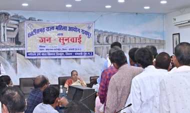 महिला सरपंच का कार्य उसका पति या देवर नहीं कर सकता....बिना विवाह के इस तरह से विदेशी संस्कृति (लिव-इन) रिलेशनशिप को बढ़ावा न दे...
