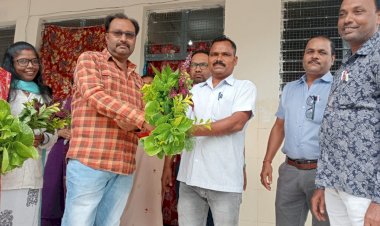 शा उ मा विद्यालय भैयाथान के नए प्राचार्य सेबेस्तियन  एक्का ने संभाला पदभार ...विद्यालय के शिक्षकों ने  गुलदस्ता भेंट कर किया स्वागत...