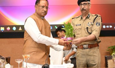 CG PHOTOS: CM साय की अध्यक्षता में कलेक्टर्स-SP कांफ्रेंस के दूसरे दिन की समीक्षा बैठक शुरू, देखें तस्वीरें....