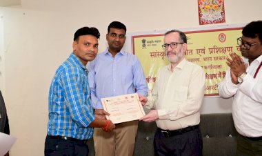 सी सी आर टी दमोह के सिद्धि समारोह में सम्मानित हुए विपिन गहवई ।