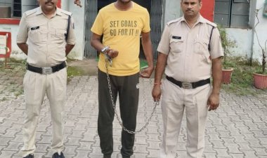 CG: रिटायर्ड कर्मचारी ने सहकर्मी के बेटे के साथ कर दिया ये बड़ा कांड, बोला था- लड़का PWD में है, अच्छी पकड़ है, फिर हुआ ये....