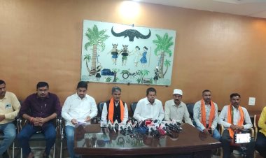 पूर्व मुख्यमंत्री भूपेश बघेल के मुहँ से न्याय शब्द शोभा नही देता,हर मुद्दे को राजनीतिक रंग देना इनकी फितर में है शामिल।

लोहारिडीह मामले में साजा विधायक ईश्वर साहू ने भूपेश बघेल पर बोला जमकर हमला-मेरे पुत्र की हत्या  भूपेश बघेल के कानून व्यवस्था और तुष्टिकरण का जीवंत उदहारण है।